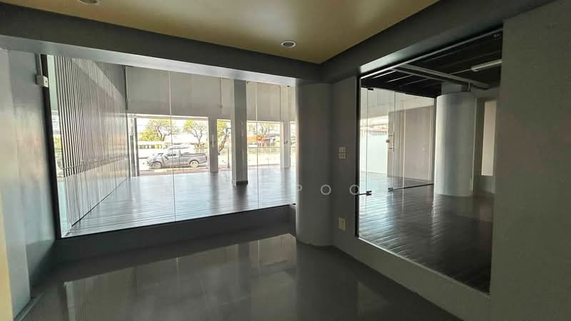 For Rent: 4-Storey Commercial Building on a Main Road Near Suvarnabhumi Airport (SPSSR299), Samut Prakan, กิ่งแก้ว 62, Rachathewa, Bang Plee, Samut Prakan, , 860 sqm, Shophouse For Rent, by Khun Poon, 500411320 - DDproperty.com