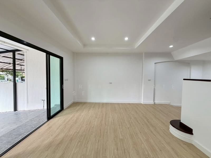 Supalai Park Ville 2 Phaholyothin-Ramintra KM.1, Bangkok, Phaholyothin 48 Road (Intersection 33), Anusaowari, Bang Khen, Bangkok, 4 Bedrooms, 260 sqm, Townhouse For Sale, by HOME Real Estate Service, 500411389 - DDproperty.com