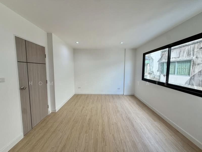 Supalai Park Ville 2 Phaholyothin-Ramintra KM.1, Bangkok, Phaholyothin 48 Road (Intersection 33), Anusaowari, Bang Khen, Bangkok, 4 Bedrooms, 260 sqm, Townhouse For Sale, by HOME Real Estate Service, 500411389 - DDproperty.com