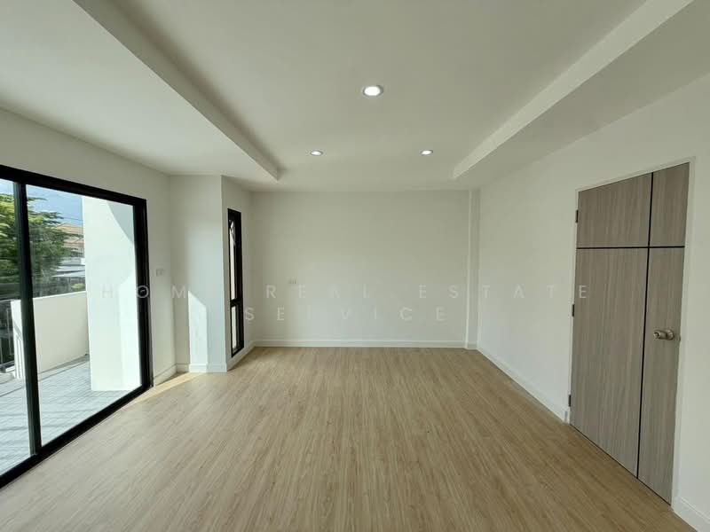 Supalai Park Ville 2 Phaholyothin-Ramintra KM.1, Bangkok, Phaholyothin 48 Road (Intersection 33), Anusaowari, Bang Khen, Bangkok, 4 Bedrooms, 260 sqm, Townhouse For Sale, by HOME Real Estate Service, 500411389 - DDproperty.com
