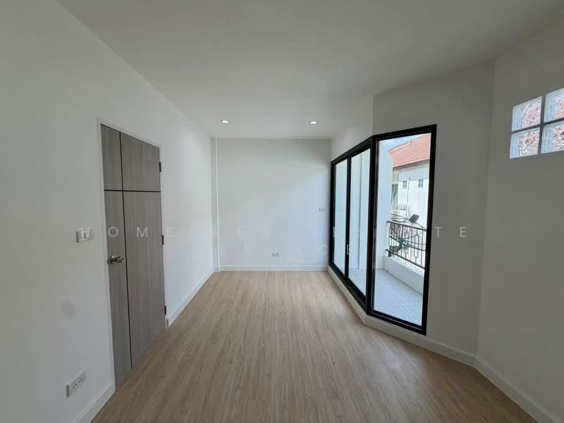 Supalai Park Ville 2 Phaholyothin-Ramintra KM.1, Bangkok, Phaholyothin 48 Road (Intersection 33), Anusaowari, Bang Khen, Bangkok, 4 Bedrooms, 260 sqm, Townhouse For Sale, by HOME Real Estate Service, 500411389 - DDproperty.com