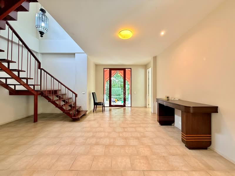 Single House in Compound, Bangkok, Soi Soonvijai, Bang Kapi, Huai Khwang, Bangkok, 4 Bedrooms, 500 sqm, Single Detached House For Rent, by Bangkok Residential, 500411404 - DDproperty.com