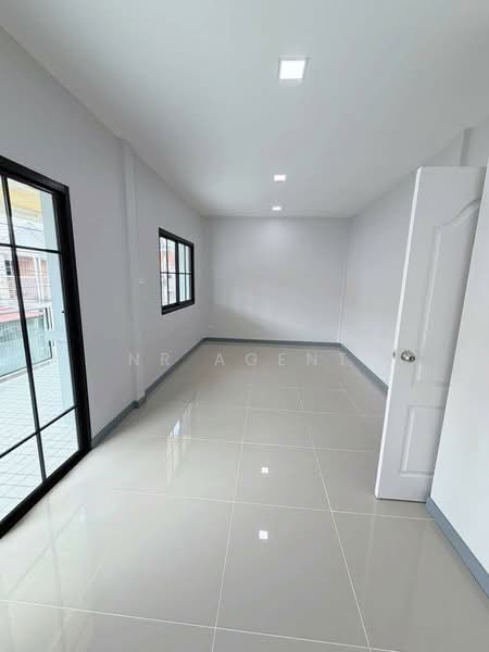 Baan Buathong 4, Nonthaburi, Ban Kluay-Sai Noi Road, Phimonrat, Bang Bua Thong, Nonthaburi, 3 Bedrooms, 101 sqm, Townhouse For Sale, by NR AGENT, 500411482 - DDproperty.com