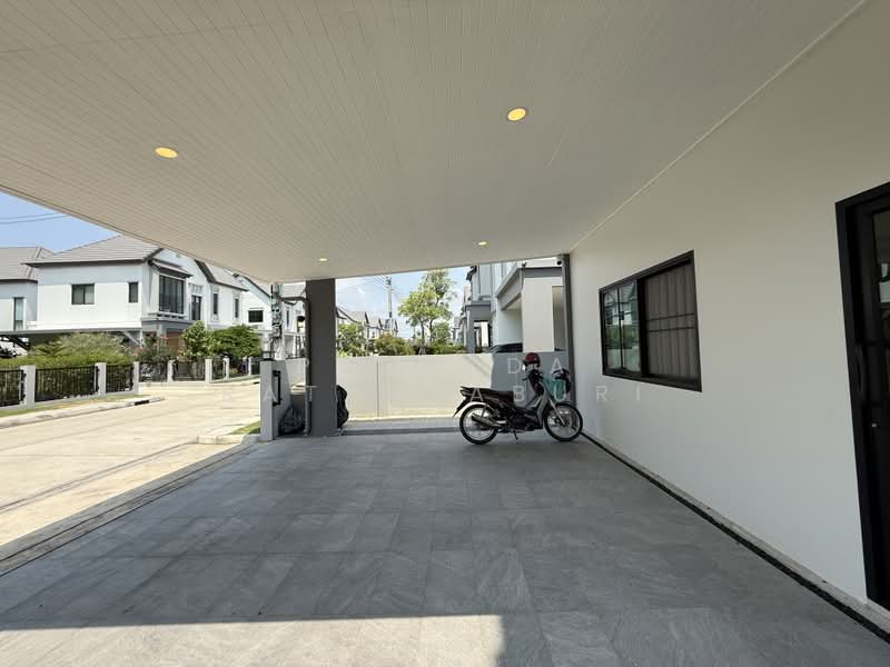 Saransiri Ramkhamhaeng, Bangkok, Khlong Song Ton Nun, Lat Krabang, Bangkok, 4 Bedrooms, 178 sqm, Single Detached House For Sale, by Paphada Rattanaburi, 500411573 - DDproperty.com