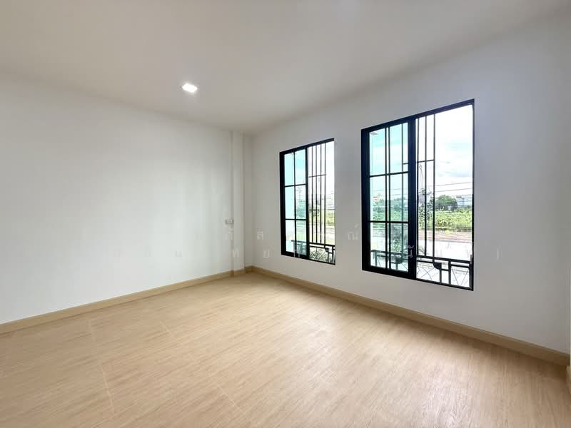 Rungkit Grand Vista : รุ่งกิจ แกรนด์ วิสต้า, กรุงเทพ, ถนนหทัยราษฏร์, มีนบุรี, กรุงเทพ, 88 ตร.ม., ทาวน์เฮ้าส์ ขาย, โดย นภัสศรณ์ วงศ์สินไทยกร (นันท์), 500411575 - DDproperty.com