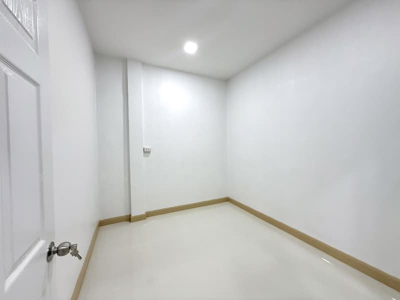 Rungkit Grand Vista : รุ่งกิจ แกรนด์ วิสต้า, กรุงเทพ, ถนนหทัยราษฏร์, มีนบุรี, กรุงเทพ, 88 ตร.ม., ทาวน์เฮ้าส์ ขาย, โดย นภัสศรณ์ วงศ์สินไทยกร (นันท์), 500411575 - DDproperty.com