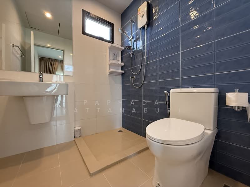 Saransiri Ramkhamhaeng, Bangkok, Khlong Song Ton Nun, Lat Krabang, Bangkok, 4 Bedrooms, 178 sqm, Single Detached House For Rent, by Paphada Rattanaburi, 500411595 - DDproperty.com