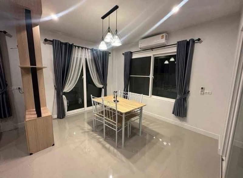 ให้เช่าบ้านแฝด ม.ทริโอทาวน์ ใกล้ เจปาร์ค ศรีราชา, Chon Buri (Pattaya), Surasak, Si Racha, Chon Buri (Pattaya), 3 Bedrooms, 120 sqm, Semi-Detached House (Twin House) For Rent, by Dusit Saengfa, 500411687 - DDproperty.com