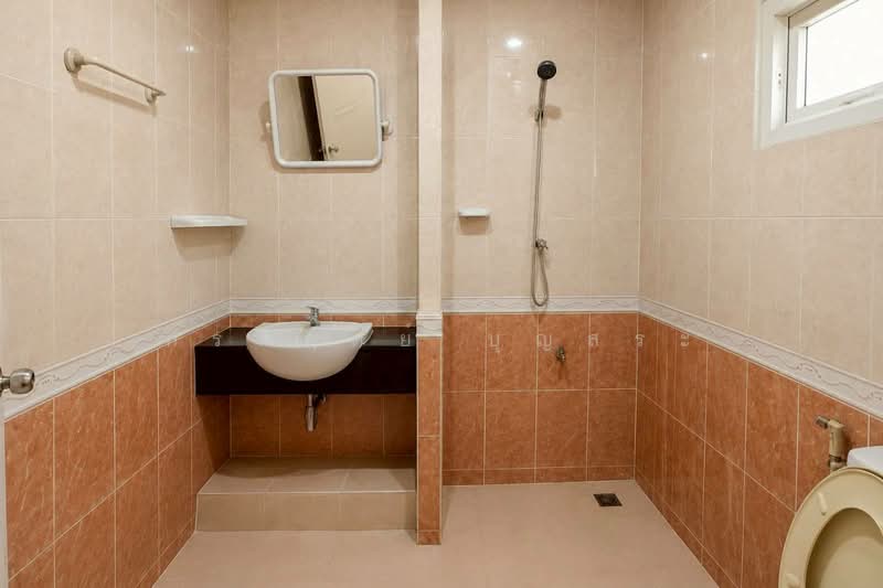 Bann Imumporn Pinklao-Thawee Watthana, Bangkok, Soi Moobann Imumporn, Sala Thammasop, Thawi Watthana, Bangkok, 4 Bedrooms, 160 sqm, Semi-Detached House (Twin House) For Sale, by กรกฤตย์ บุญสระ, 500411703 - DDproperty.com