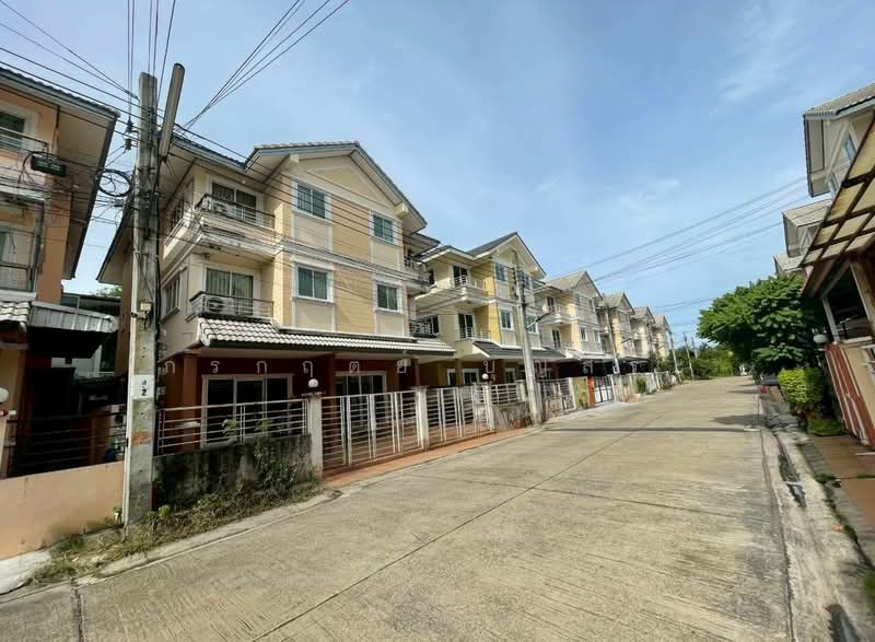 Bann Imumporn Pinklao-Thawee Watthana, Bangkok, Soi Moobann Imumporn, Sala Thammasop, Thawi Watthana, Bangkok, 4 Bedrooms, 159 sqm, Semi-Detached House (Twin House) For Sale, by กรกฤตย์ บุญสระ, 500411709 - DDproperty.com