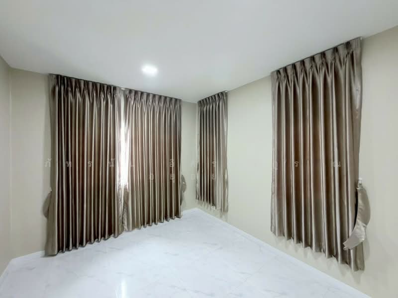Passorn 12 Rangsit Klong 3, Pathum Thani, Yothathikan Khu Khot-Klong Luang Road, Khlong Sam, Khlong Luang, Pathum Thani, 4 Bedrooms, 222 sqm, Single Detached House For Sale, by ภัทรนัน อิศรางกูร ณ อยุธยา, 500411730 - DDproperty.com