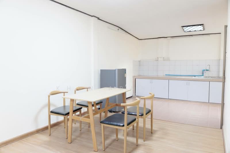 ห้วยขวาง, Bangkok, Huai Khwang, Bangkok, 4 Bedrooms, 180 sqm, Townhouse For Rent, by Khun Aranya, 500411740 - DDproperty.com