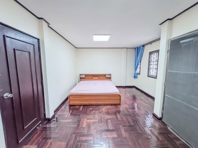 ห้วยขวาง, Bangkok, Huai Khwang, Bangkok, 4 Bedrooms, 180 sqm, Townhouse For Rent, by Khun Aranya, 500411740 - DDproperty.com