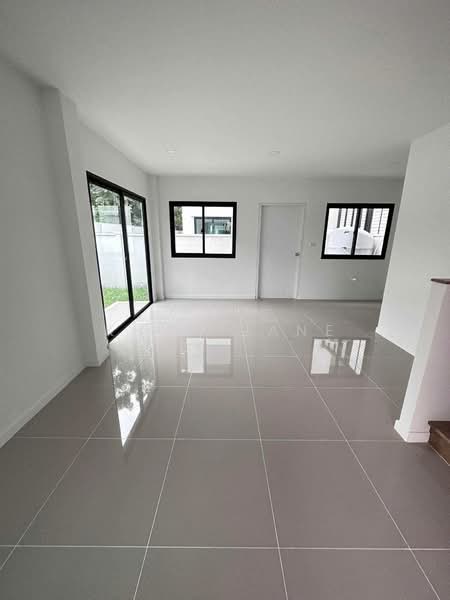Lumpini Townplace Sukhumvit-Srinakarin : ลุมพินี ทาวน์เพลส สุขุมวิท-ศรีนครินทร์, สมุทรปราการ, สำโรงเหนือ, เมืองสมุทรปราการ, สมุทรปราการ, 161 ตร.ม., บ้านเดี่ยว ให้เช่า, โดย Khun Jane, 500411801 - DDproperty.com