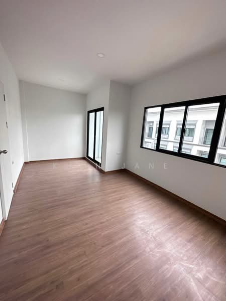 Lumpini Townplace Sukhumvit-Srinakarin : ลุมพินี ทาวน์เพลส สุขุมวิท-ศรีนครินทร์, สมุทรปราการ, สำโรงเหนือ, เมืองสมุทรปราการ, สมุทรปราการ, 161 ตร.ม., บ้านเดี่ยว ให้เช่า, โดย Khun Jane, 500411801 - DDproperty.com