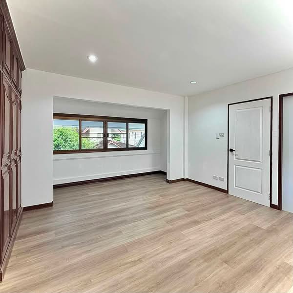 For Sale or Rent: Large Detached House in Nawamin, Suitable for Business (SPSEVE2079), Bangkok, นวมินทร์ 81, Nawamin, Bueng Kum, Bangkok, 8 Bedrooms, 300 sqm, Single Detached House For Rent, by Khun Eve, 500411833 - DDproperty.com