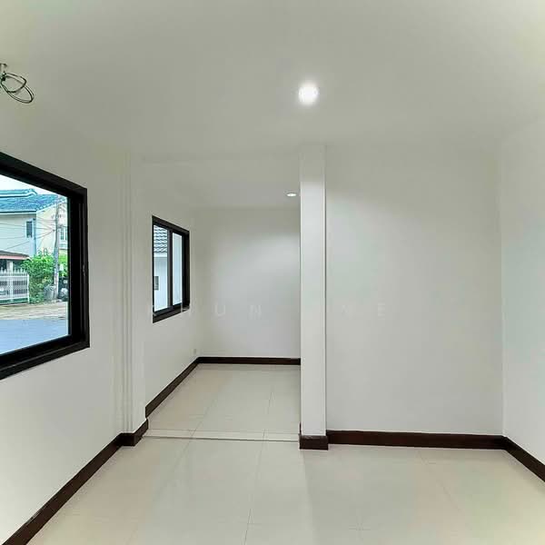 For Sale or Rent: Large Detached House in Nawamin, Suitable for Business (SPSEVE2079), Bangkok, นวมินทร์ 81, Nawamin, Bueng Kum, Bangkok, 8 Bedrooms, 300 sqm, Single Detached House For Sale, by Khun Eve, 500411850 - DDproperty.com