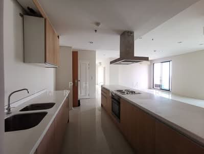 For Rent - Villa Asoke, Bangkok