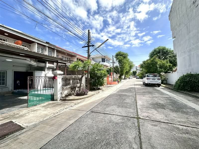 ราชาวิลล่า ลาดพร้าว 67/2 (Racha Villa Ladprao 67/2), กรุงเทพ, ถนนลาดพร้าว, สะพานสอง, วังทองหลาง, กรุงเทพ, 140 ตร.ม., ทาวน์เฮ้าส์ ขาย, โดย คุณ ปารดา พลอยแดง (ก้อย), 500411873 - DDproperty.com