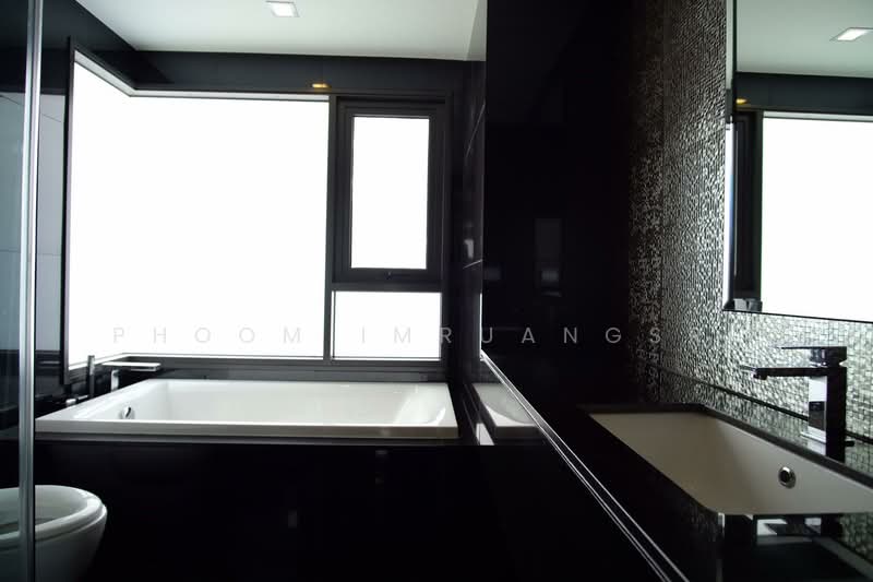 Rhythm Sukhumvit 36-38, Bangkok, 55 Soi Sukhumvit 36, Sukhumvit Road, Phra Kanong, Khlong Toei, Bangkok, 2 Bedrooms, 75 sqm, Condo For Rent, by Phoom Imruangsri, 500411896 - DDproperty.com