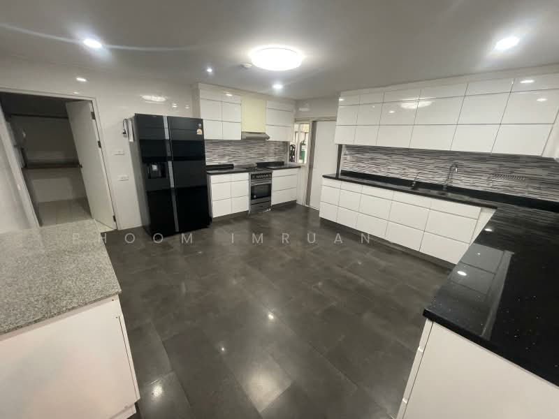 Oriental Towers, Bangkok, 25 Soi Ekkamai 12, Ekkamai Road, Khlong Tan Nua, Watthana, Bangkok, 3 Bedrooms, 315 sqm, Condo For Rent, by Phoom Imruangsri, 500411928 - DDproperty.com