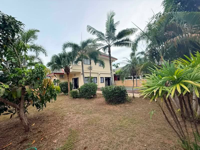 Baan Dusit Pattaya Park, Chon Buri (Pattaya), Muang Pattaya Road, Huai Yai, Bang Lamung (Pattaya), Chon Buri (Pattaya), 5 Bedrooms, 300 sqm, Villa For Sale, by Fazwaz (Thailand) Co., Ltd., 500412069 - DDproperty.com