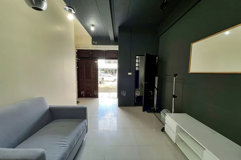 หมู่บ้านอยู่เจริญ, Bangkok, ถนนสุทธิสารวินิจฉัย, Samsen Nok, Huai Khwang, Bangkok, 4 Bedrooms, 155 sqm, Townhouse For Sale, by คุณธัญญ่า, 500412115 - DDproperty.com