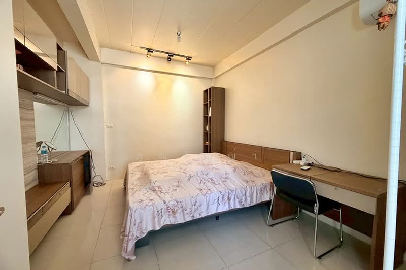 หมู่บ้านอยู่เจริญ, Bangkok, ถนนสุทธิสารวินิจฉัย, Samsen Nok, Huai Khwang, Bangkok, 4 Bedrooms, 155 sqm, Townhouse For Sale, by คุณธัญญ่า, 500412115 - DDproperty.com