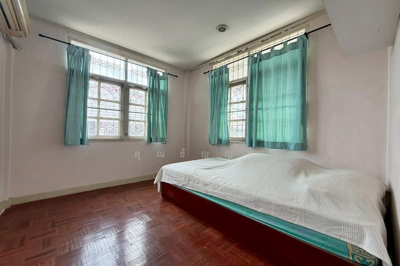 หมู่บ้านอยู่เจริญ, Bangkok, ถนนสุทธิสารวินิจฉัย, Samsen Nok, Huai Khwang, Bangkok, 4 Bedrooms, 155 sqm, Townhouse For Sale, by คุณธัญญ่า, 500412115 - DDproperty.com