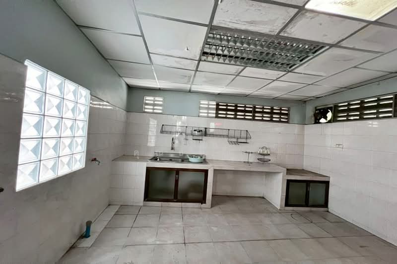 หมู่บ้านอยู่เจริญ, Bangkok, ถนนสุทธิสารวินิจฉัย, Samsen Nok, Huai Khwang, Bangkok, 4 Bedrooms, 155 sqm, Townhouse For Sale, by คุณธัญญ่า, 500412115 - DDproperty.com