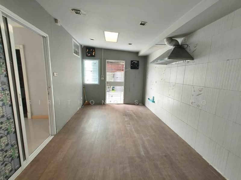 Ratchathani 10 Village, 3 storey Townhouse, corner unit 49 sq.wa, 3 Beds, 4 Baths, Bangkok, คู้บอน 27 แยก 10, Tha Rang, Bang Khen, Bangkok, 3 Bedrooms, 200 sqm, Townhouse For Sale, by Sirithong Saetang, 500412213 - DDproperty.com