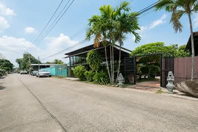 ขาย - ขายที่ดิน พร้อมสิ่งปลูกสร้าง 100 ตร.ว. รามคำแหง 172 เหมาะสำหรับเปิดร้าน หรืออยู่อาศัย ใกล้รถไฟฟ้า, กรุงเทพ