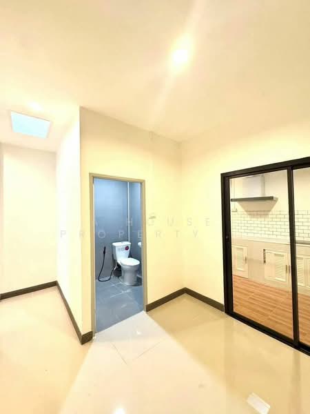Townhouse for sale in Chakrit Villa, Kao Kilo, Sriracha, Chon Buri (Pattaya), Surasak, Si Racha, Chon Buri (Pattaya), 2 Bedrooms, 72 sqm, Townhouse For Sale, by A House Property Co.,Ltd., 500412533 - DDproperty.com
