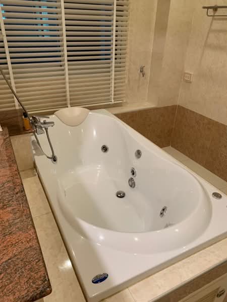 49 Plus, Bangkok, Soi Sukhumvit 49, Khlong Tan Nua, Watthana, Bangkok, 2 Bedrooms, 102 sqm, Condo For Sale, by ณัฐพิณ ปุณณะหิตานนท์, 500412625 - DDproperty.com
