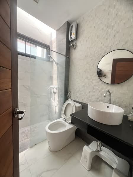 Lanna Ville Chiang Mai 5BR House for Rent Near Ruamchok Market, Chiang Mai, San Phi Sua, Muang Chiang Mai, Chiang Mai, 5 Bedrooms, 392 sqm, Single Detached House For Rent, by Fazwaz (Thailand) Co., Ltd., 500412716 - DDproperty.com