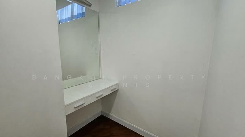 Ruamsuk Condominium, Bangkok, 12 Soi Athakravi, Khong Tan, Khlong Toei, Bangkok, 3 Bedrooms, 325 sqm, Condo For Rent, by BANGKOK PROPERTY AGENTS, 500412797 - DDproperty.com
