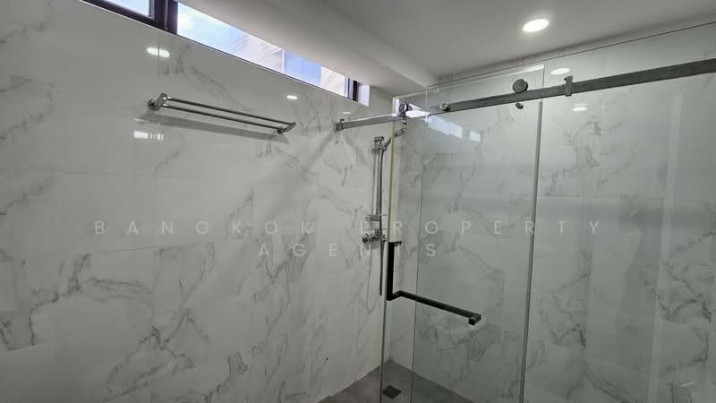 Ruamsuk Condominium, Bangkok, 12 Soi Athakravi, Khong Tan, Khlong Toei, Bangkok, 3 Bedrooms, 325 sqm, Condo For Rent, by BANGKOK PROPERTY AGENTS, 500412797 - DDproperty.com