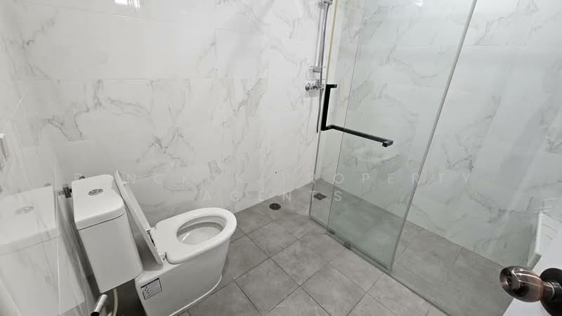 Ruamsuk Condominium, Bangkok, 12 Soi Athakravi, Khong Tan, Khlong Toei, Bangkok, 3 Bedrooms, 325 sqm, Condo For Rent, by BANGKOK PROPERTY AGENTS, 500412797 - DDproperty.com