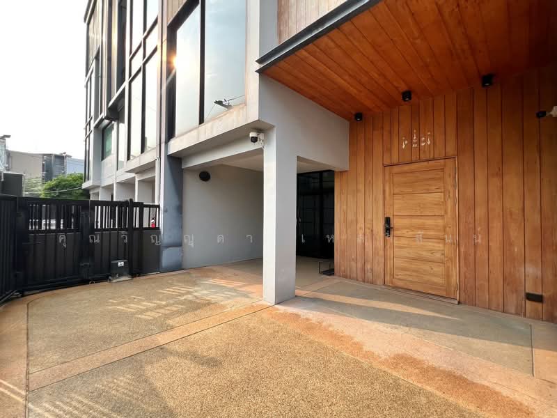 The Front Ladprao-Ratchada, Bangkok, Lat Phrao 64 Yaek 4 Rd, Wang Thonglang, Bangkok, 4 Bedrooms, 360 sqm, Townhouse For Sale, by คุณวิญญุดา เหล่าสันน์, 500413202 - DDproperty.com