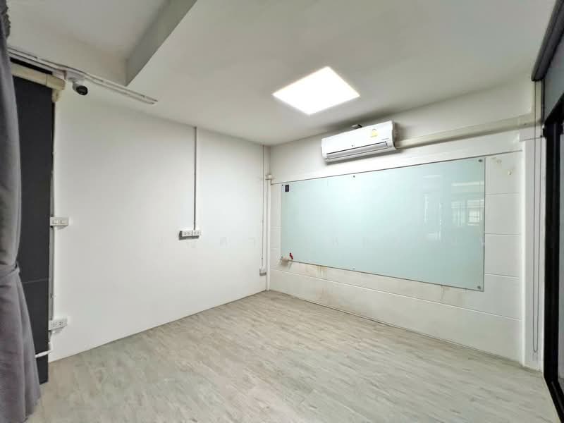 The Front Ladprao-Ratchada, Bangkok, Lat Phrao 64 Yaek 4 Rd, Wang Thonglang, Bangkok, 4 Bedrooms, 360 sqm, Townhouse For Sale, by คุณวิญญุดา เหล่าสันน์, 500413202 - DDproperty.com