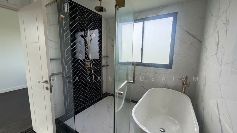 Setthasiri Wongwaen-Chatuchot, Bangkok, 1353 Sam Wa Tawan Tok, Sam Wa Tawan Tok, Khlong Sam Wa, Bangkok, 4 Bedrooms, 340 sqm, Single Detached House For Sale, by Nattakan nueaiam, 500413249 - DDproperty.com