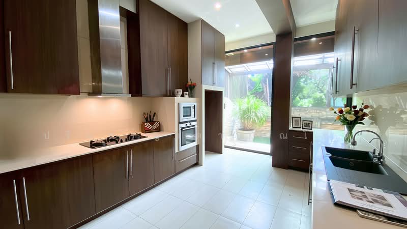 Lotus Point Ekkamai, Bangkok, Phra Kanong Nua, Watthana, Bangkok, 4 Bedrooms, 450 sqm, Townhouse For Rent, by ปรินทร์ญาดา ชิณโชติ, 500413294 - DDproperty.com
