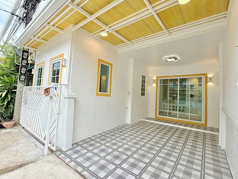 บ้านสวย 4 ห้องนอน หมู่บ้านบัวทอง 4 ถนนบ้านกล้วย บางบัวทอง รีโนเวทใหม่ ใกล้เซ็นทรัล เวสเกต, Nonthaburi, บ้านกล้วย - ไทรน้อย, Bang Bua Thong, Nonthaburi, 4 Bedrooms, 110 sqm, Townhouse For Sale, by บุษบากร (เจี๊ยบ), 500413386 - DDproperty.com