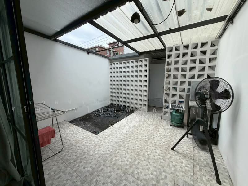 For Sale 2Storey Renovated Townhome – Movein Ready in, Bangkok, Lat Phrao, Bangkok, 2 Bedrooms, 90 sqm, Single Detached House For Sale, by คุณเกิ้ล, 500413572 - DDproperty.com