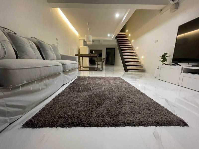 For Sale 2Storey Renovated Townhome – Movein Ready in, Bangkok, Lat Phrao, Bangkok, 2 Bedrooms, 90 sqm, Single Detached House For Sale, by คุณเกิ้ล, 500413572 - DDproperty.com