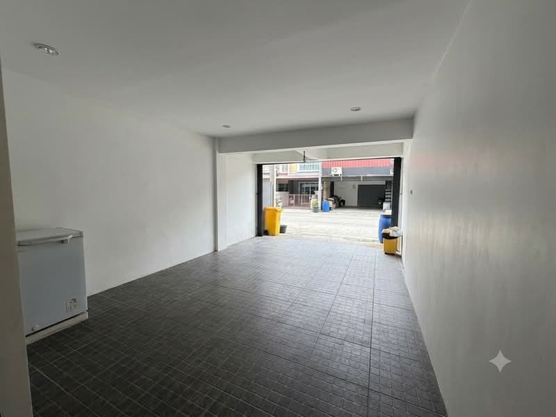 For Sale 2Storey Renovated Townhome – Movein Ready in, Bangkok, Lat Phrao, Bangkok, 2 Bedrooms, 90 sqm, Single Detached House For Sale, by คุณเกิ้ล, 500413572 - DDproperty.com