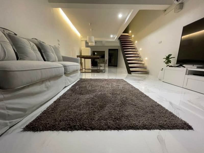 For Sale 2Storey Renovated Townhome – Movein Ready in, Bangkok, Lat Phrao, Bangkok, 2 Bedrooms, 90 sqm, Single Detached House For Sale, by คุณเกิ้ล, 500413572 - DDproperty.com
