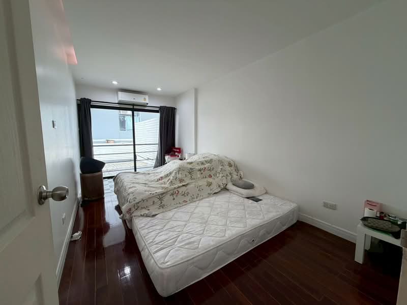 ขายทาวน์โฮม 2 ชั้น รีโนเวทใหม่พร้อมอยู่ใจกลางเมือง ถ.เสนานิคม, กรุงเทพ, ลาดพร้าว, กรุงเทพ, 90 ตร.ม., บ้านเดี่ยว ขาย, โดย คุณเกิ้ล, 500413572 - DDproperty.com