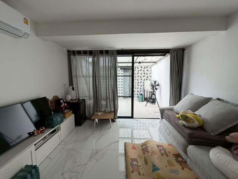 ขายทาวน์โฮม 2 ชั้น รีโนเวทใหม่พร้อมอยู่ใจกลางเมือง ถ.เสนานิคม, กรุงเทพ, ลาดพร้าว, กรุงเทพ, 90 ตร.ม., บ้านเดี่ยว ขาย, โดย คุณเกิ้ล, 500413572 - DDproperty.com