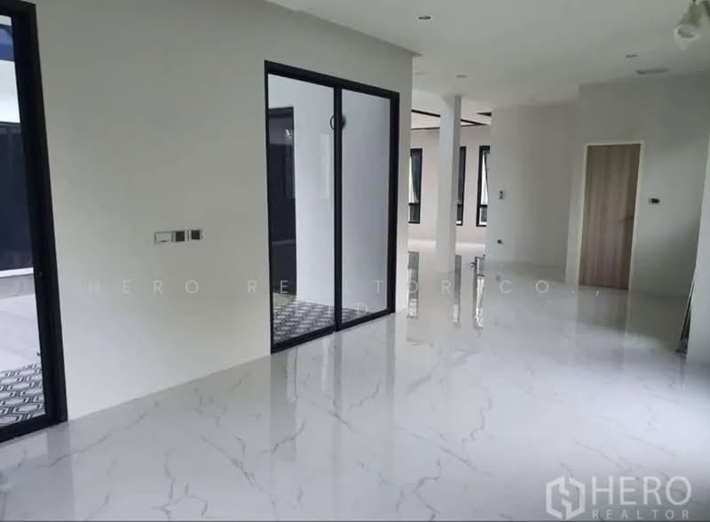 For Rent 5-Bedroom Detached House near BTS Bang Chak, Bangkok BRE23079, Bangkok, สุขุมวิท, Bang Chak, Phra Khanong, Bangkok, 5 Bedrooms, 600 sqm, Single Detached House For Sale, by Hero Realtor Co., Ltd., 500413627 - DDproperty.com